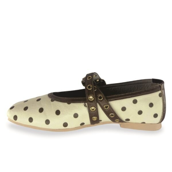 Baleta Helena en cuero blanco con pepas café