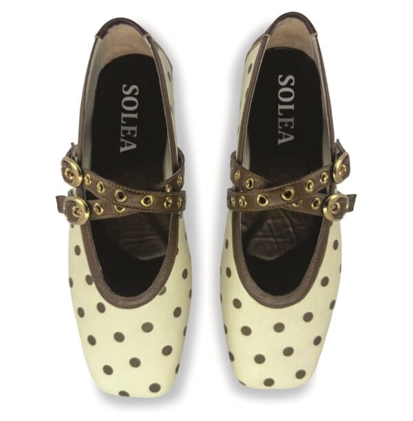 Baleta Helena en cuero blanco con pepas café