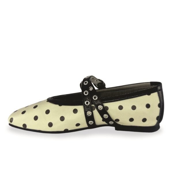 Baleta Helena en cuero blanco con pepas negras