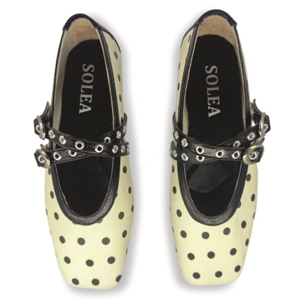 Baleta Helena en cuero blanco con pepas negras