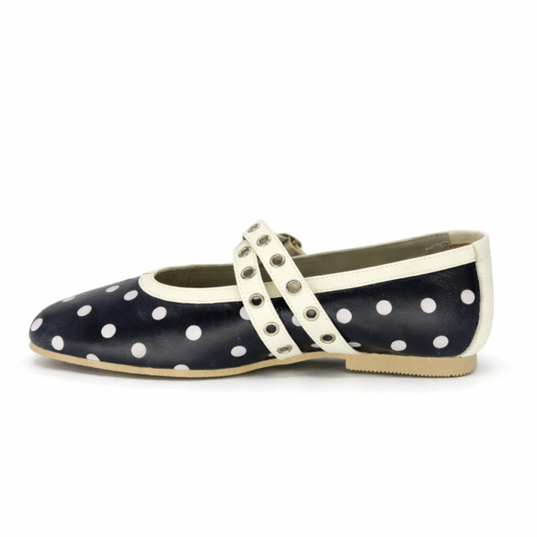 Baleta Helena en cuero Negro con pepas blancas