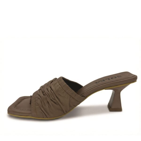 Sandalia Sol Tacón en cuero brownie fruncido